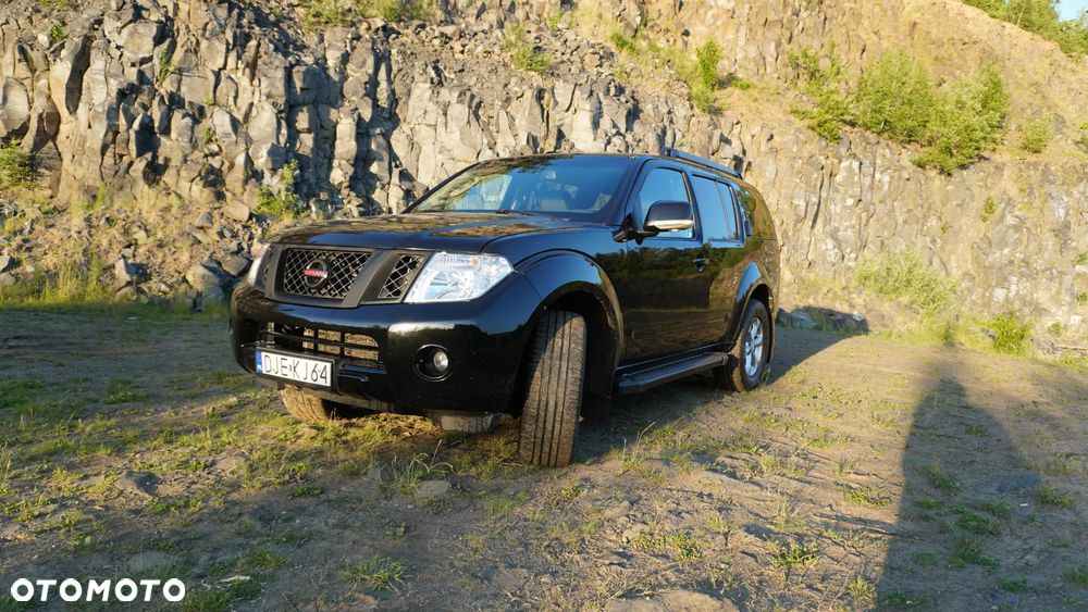 Nissan Pathfinder 2.5 D SE - 2