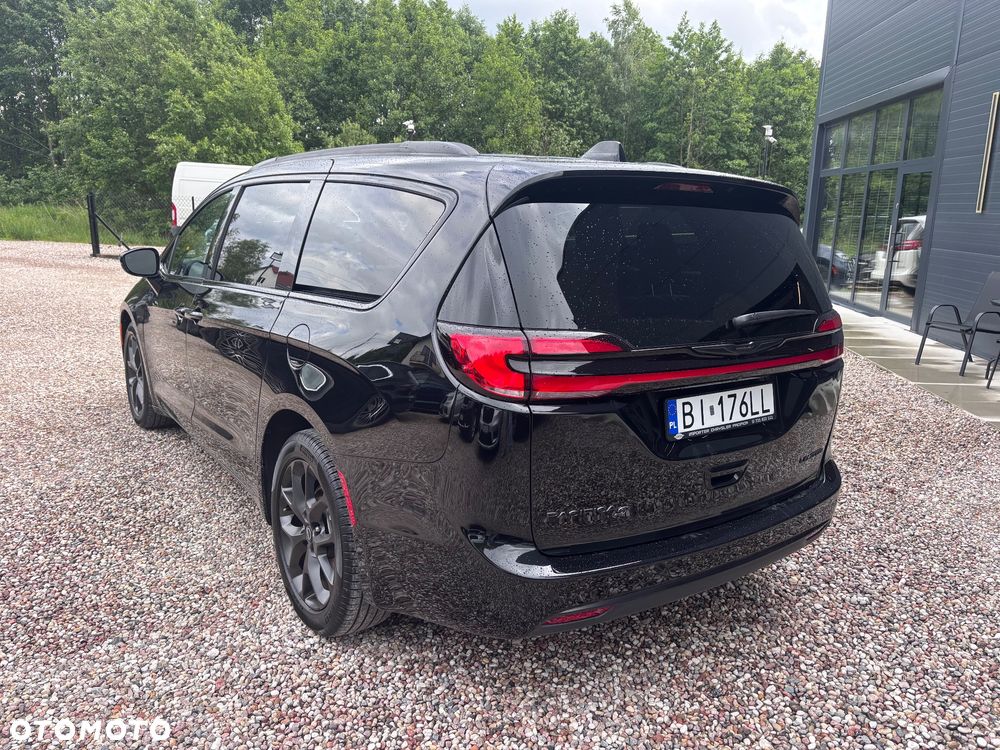 Chrysler Pacifica - 6