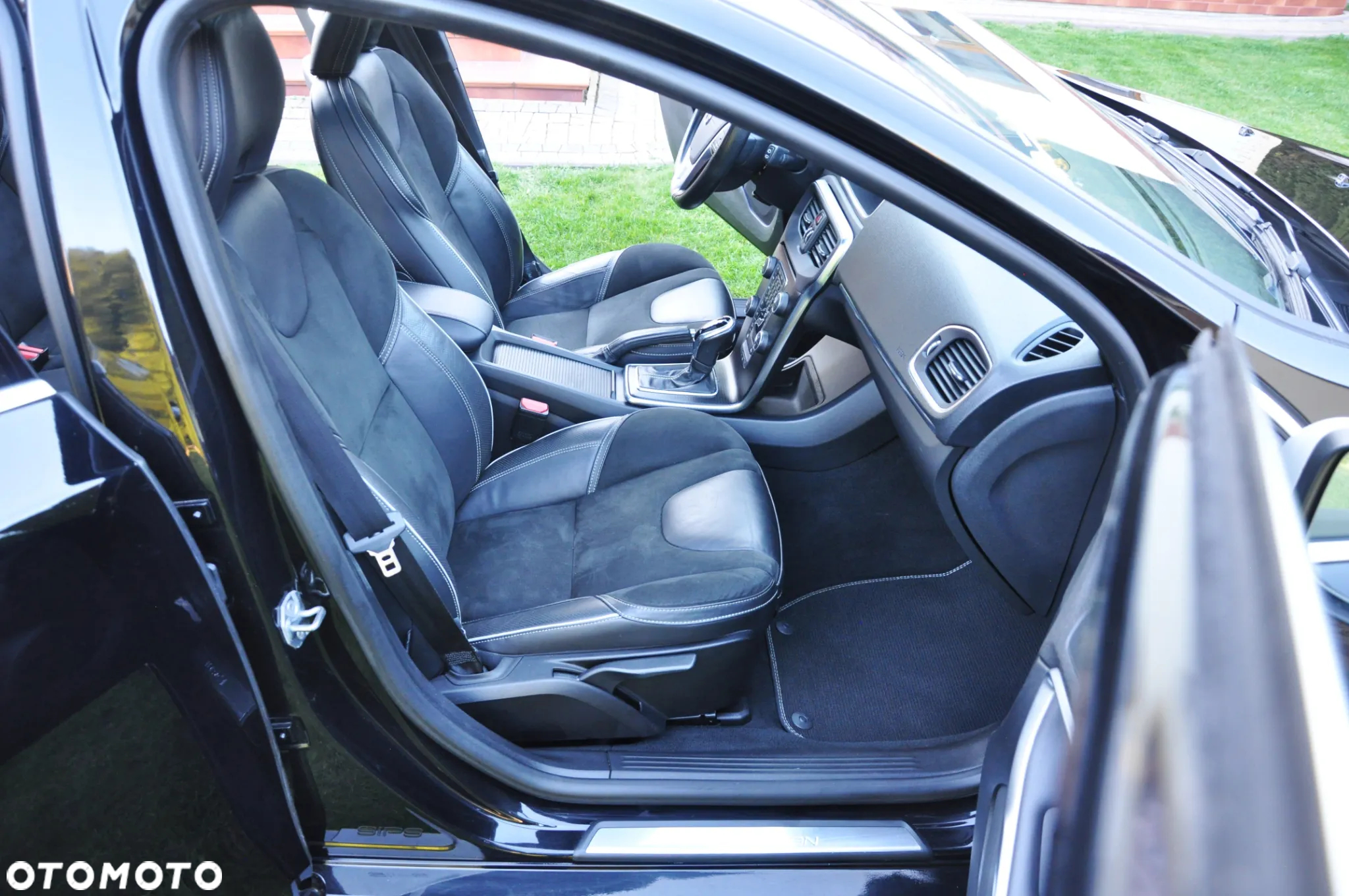 Volvo V40 T3 Drive-E R-Design Momentum - 33