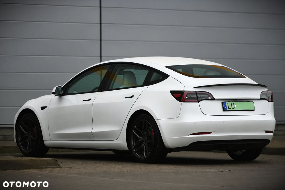 Tesla Model 3 - 3