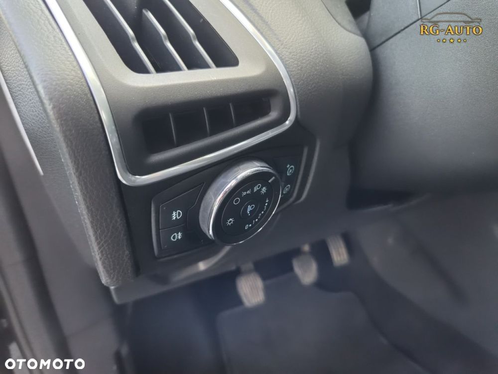 Ford Focus - 37
