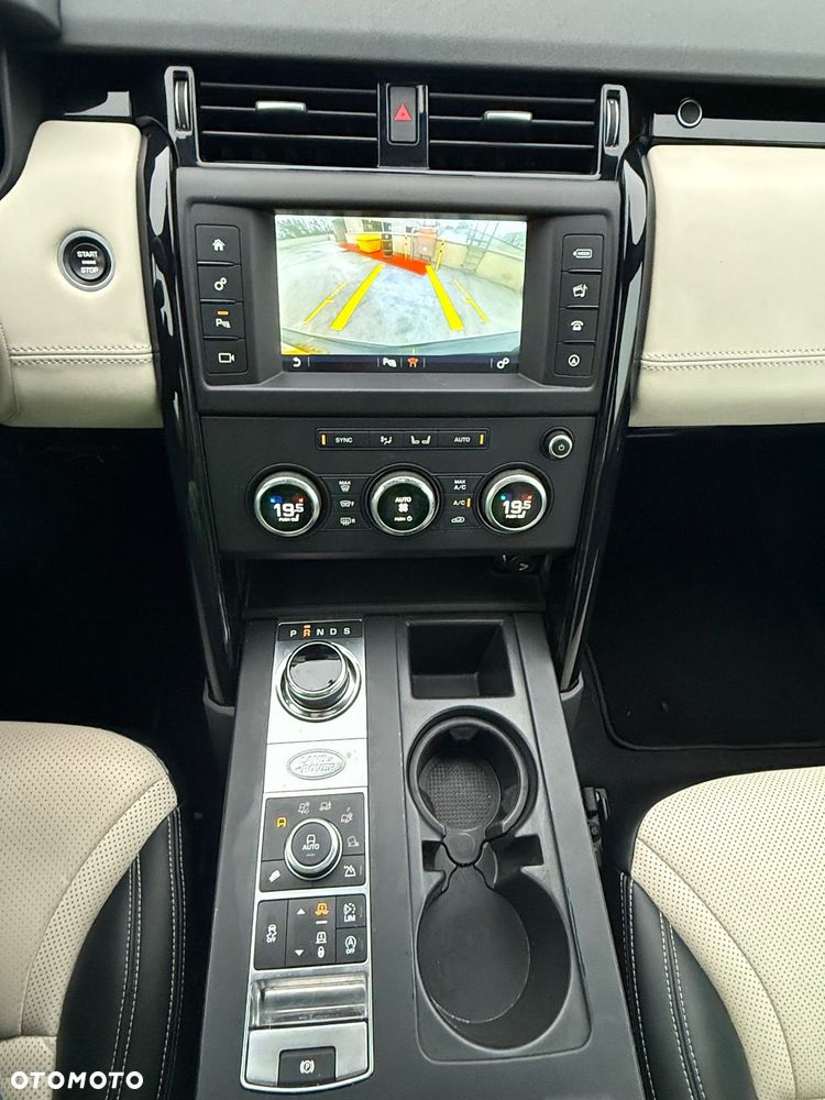 Land Rover Discovery 3.0 Si6 SE - 33