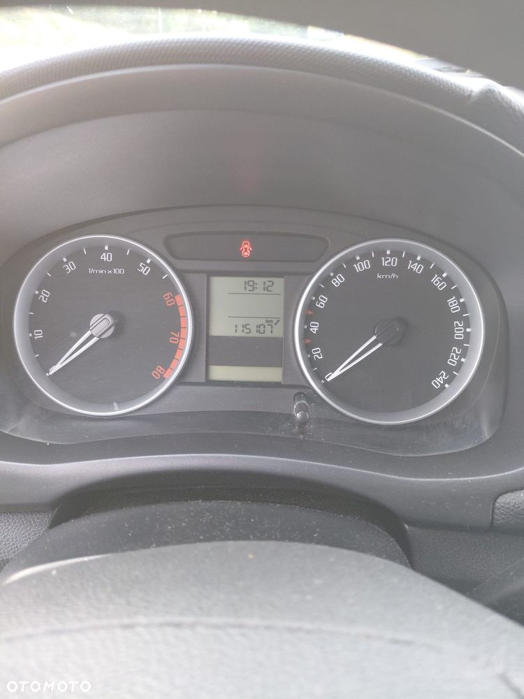 Skoda Fabia 1.6 16V Style - 3