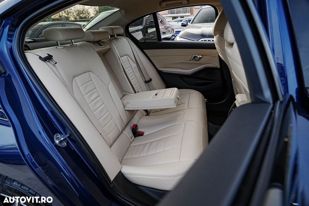 BMW Seria 3 330i Aut. Sport Line - 13