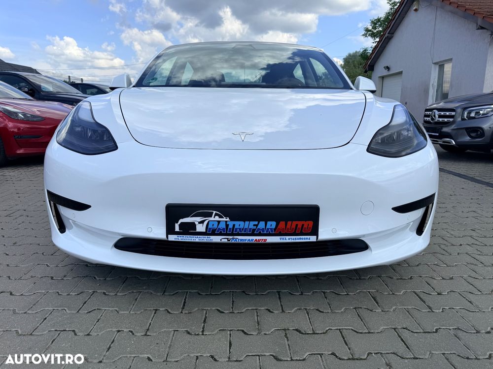 Tesla Model 3 - 4
