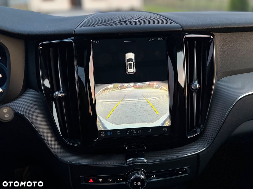 Volvo XC 60 B4 D Plus Dark - 4
