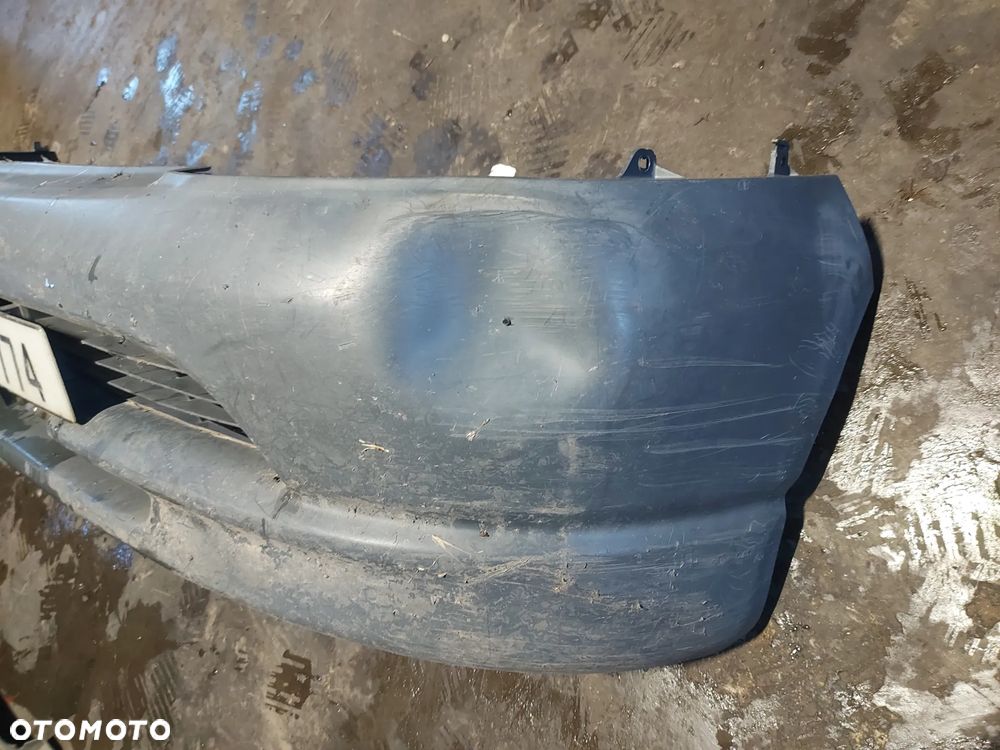 Zderzak przedni przód Toyota Hiace - 5