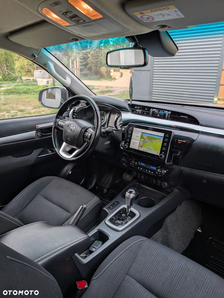 Toyota Hilux - 10