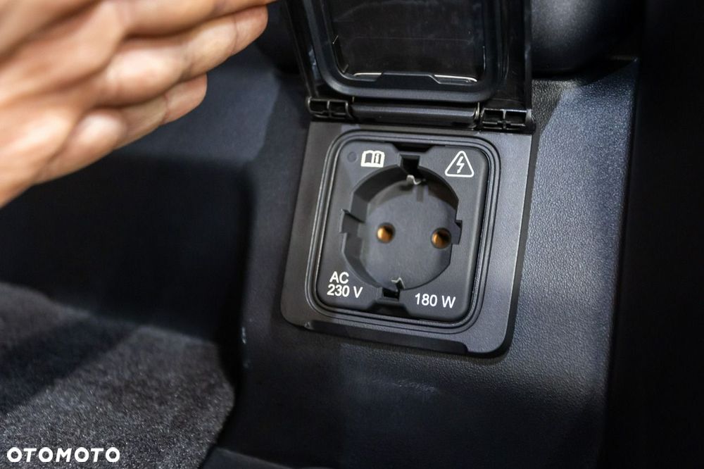 Land Rover Defender 130 D300 X - 26