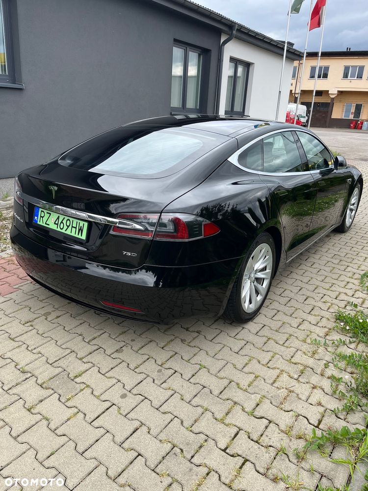 Tesla Model S - 10