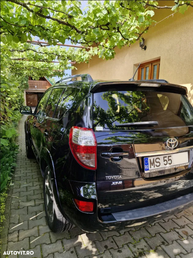 Toyota RAV4 2.2 D-CAT 4x4 Executive - 3
