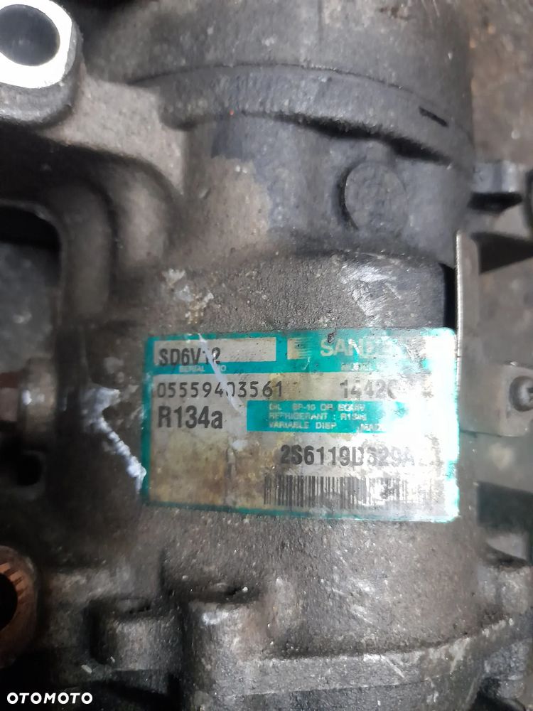 Kompresor sprężarka klimatyzacji Ford Fiesta MK6 1.4 TDCI - 2