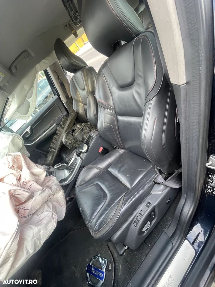 Dezmembram Volo XC60 An 2017 motor D4204T4 automata - 3