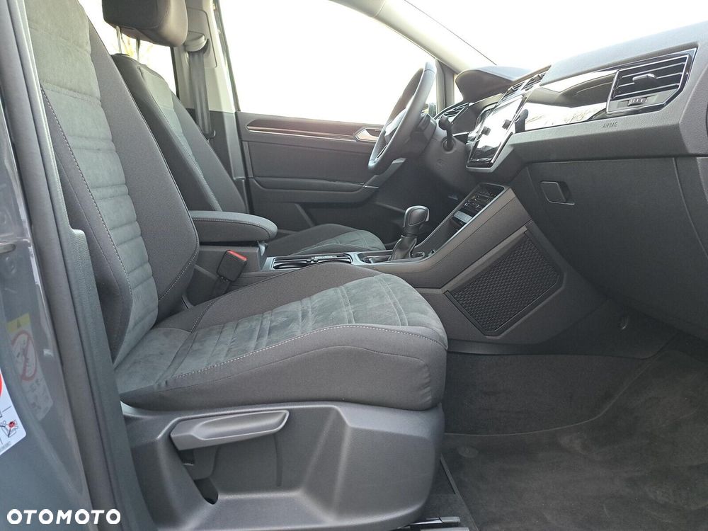 Volkswagen Touran - 26