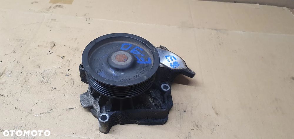 Pompa wody płynu BMW 3 E90 3.0D 7790045 - 3