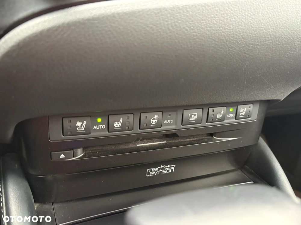 Lexus ES 300h Omotenashi - 16