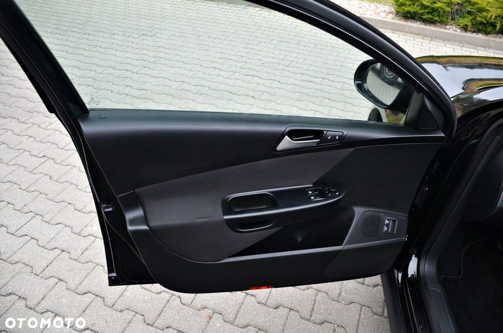 Volkswagen Passat - 16