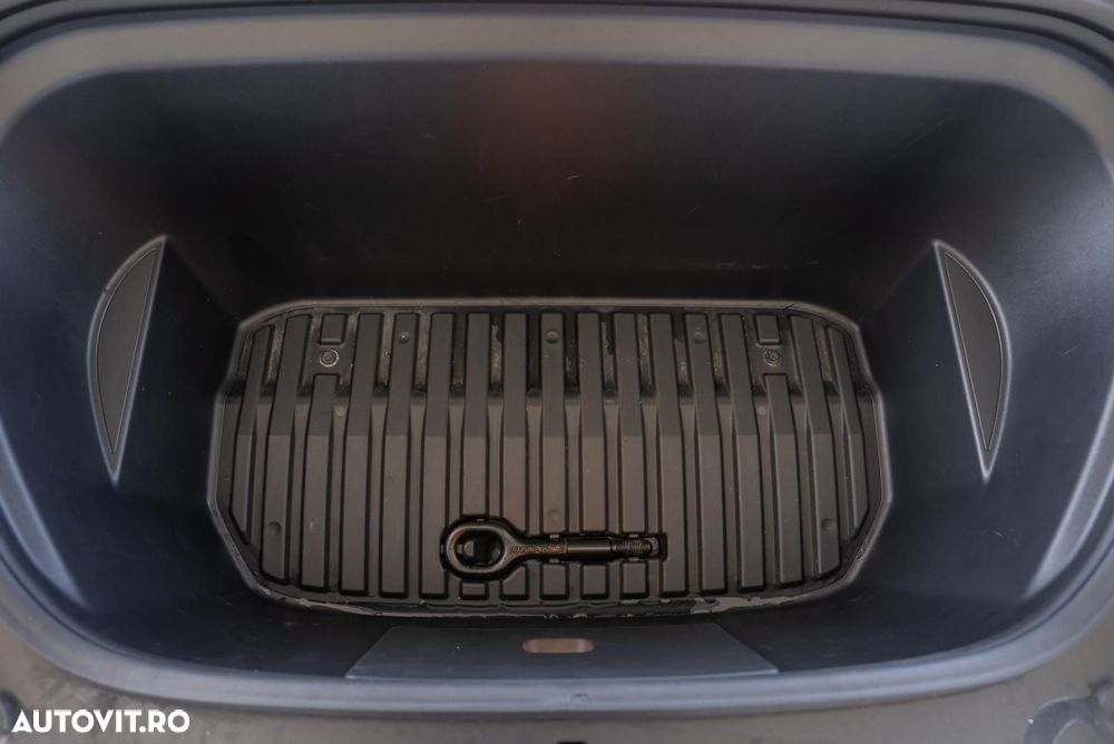 Tesla Model Y Long Range Dual Motor AWD - 23