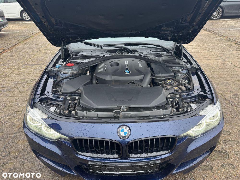 BMW Seria 3 320i Sport Line - 25