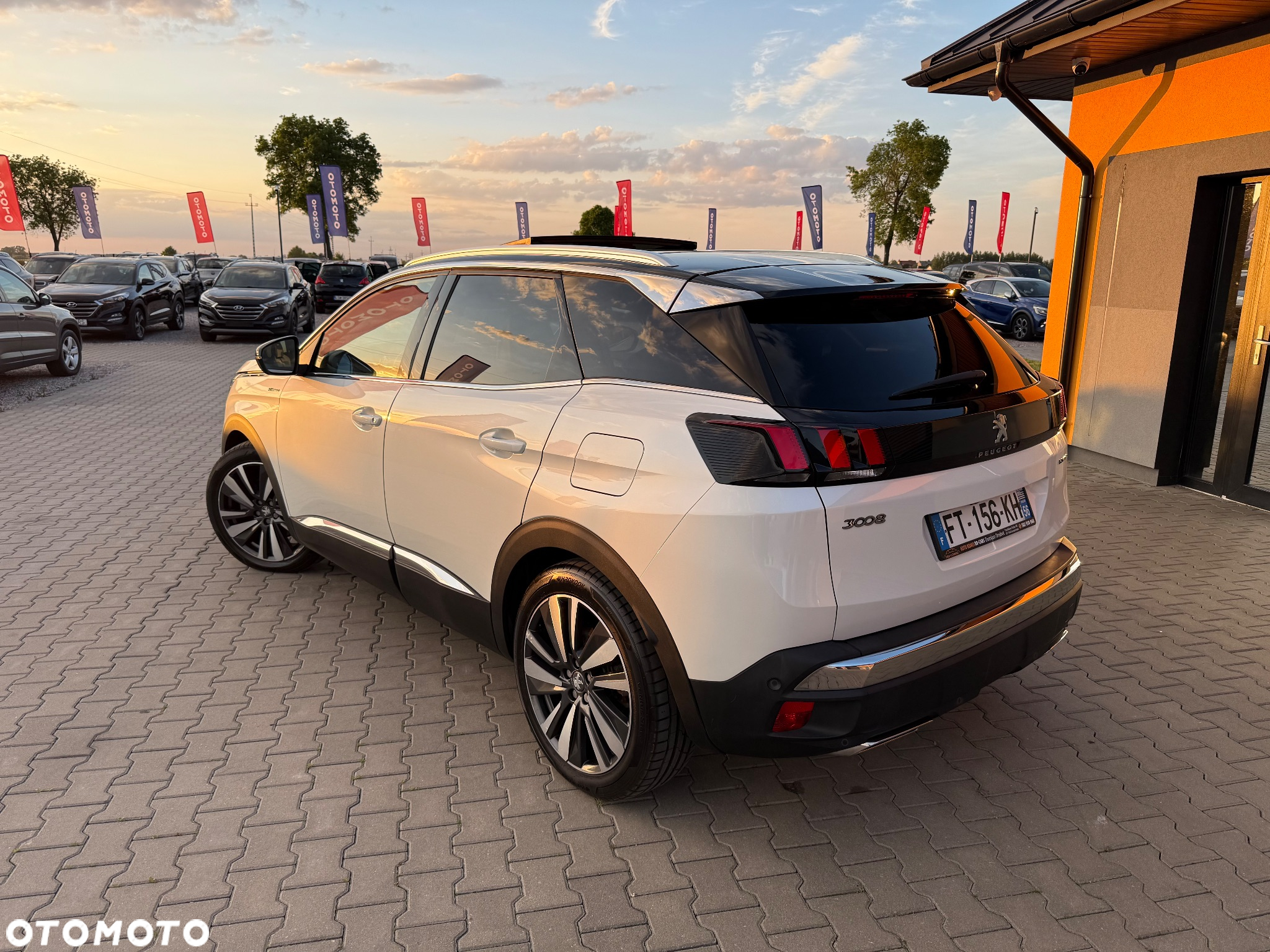 Peugeot 3008 Plug-In Hybrid4 300 e-EAT8 GT - 4