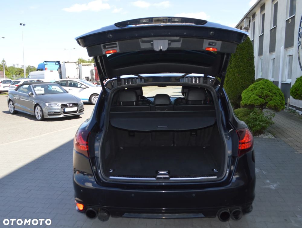 Porsche Cayenne GTS - 12