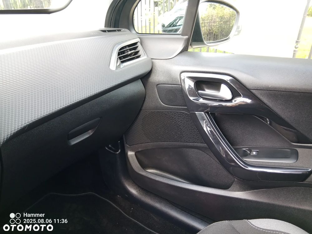 Peugeot 208 1.2 PureTech Style - 18