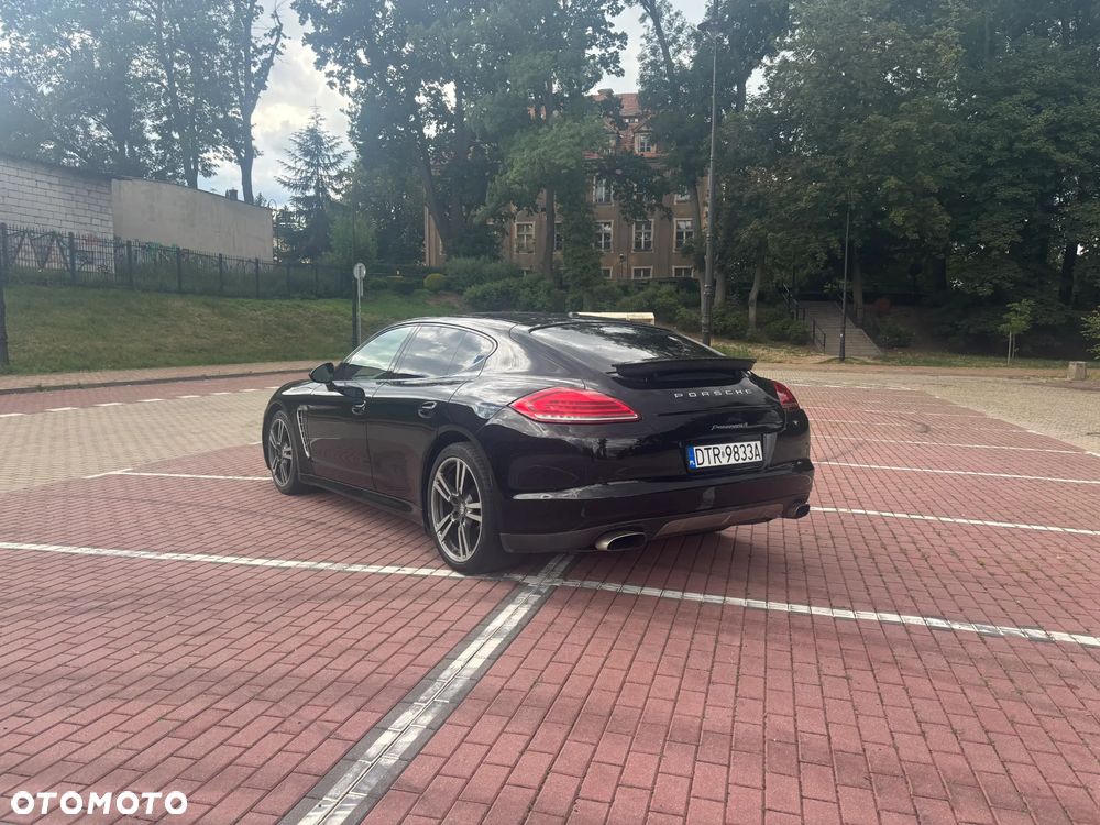 Porsche Panamera 4 Platinum Edition - 4