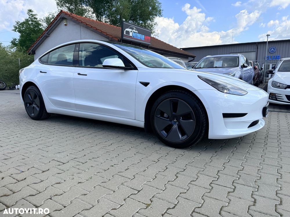 Tesla Model 3 - 5