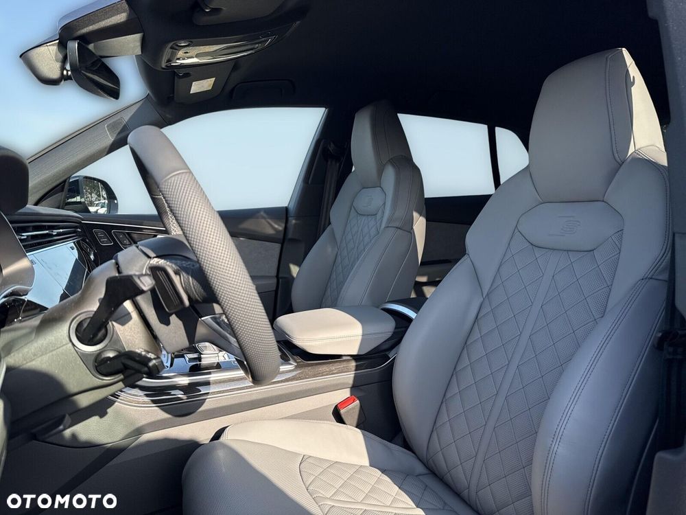 Audi Q8 - 10