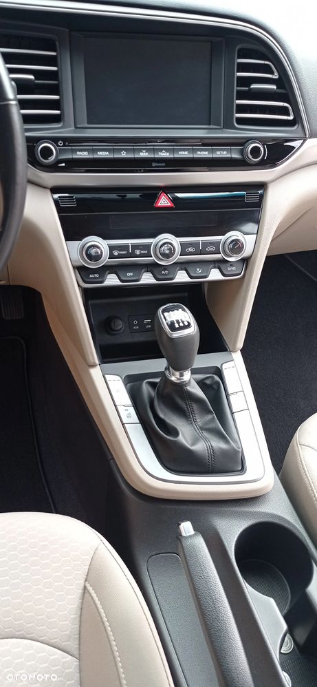 Hyundai Elantra 1.6 Comfort - 15