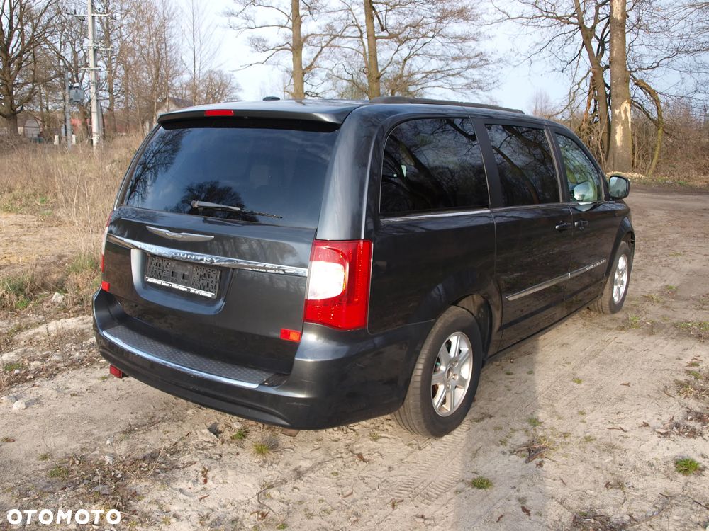 Chrysler Town & Country - 5