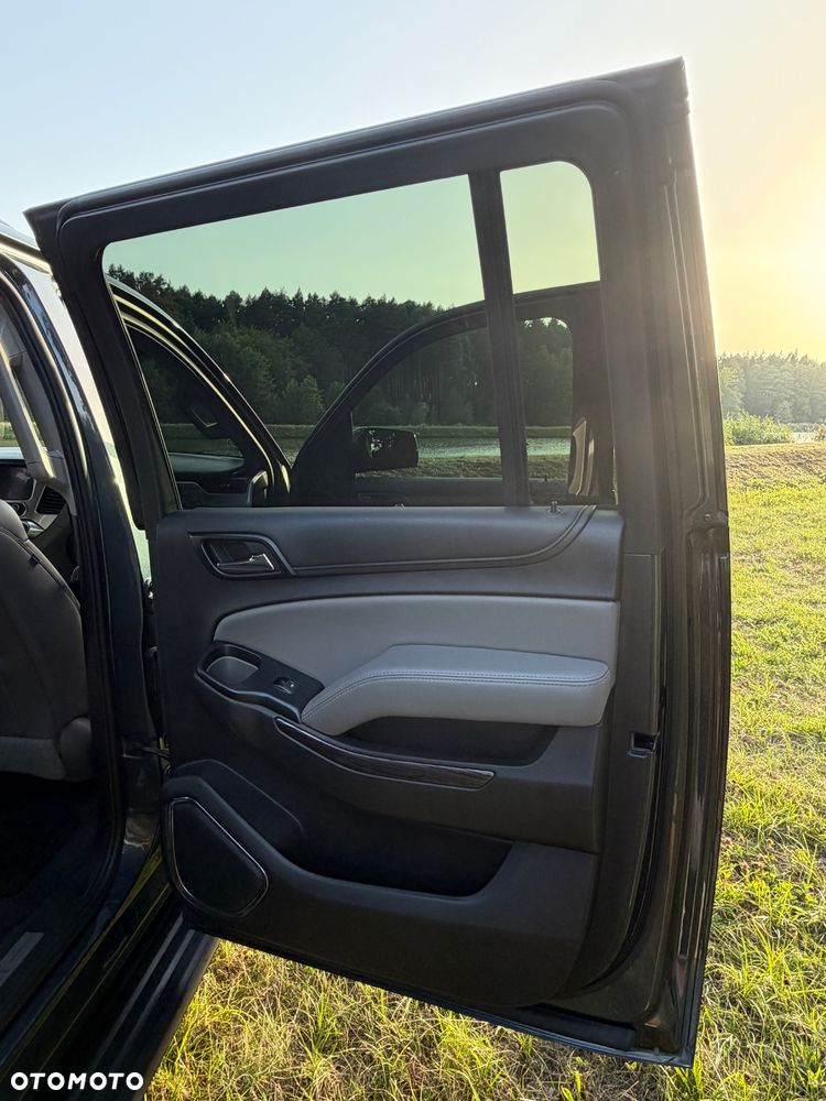 Chevrolet Suburban - 18