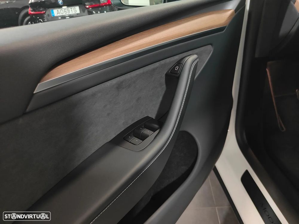 Tesla Model Y Tração Traseira - 37