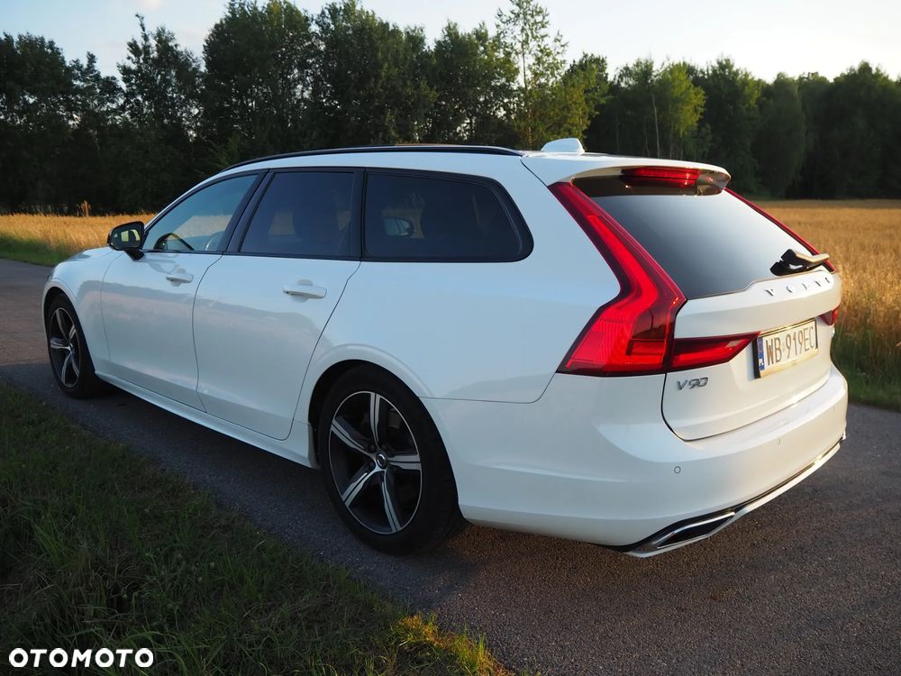 Volvo V90 D4 SCR AWD R-Design - 4