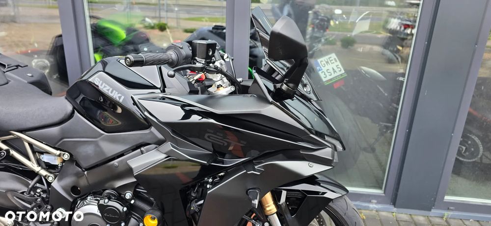 Suzuki GSX - 24