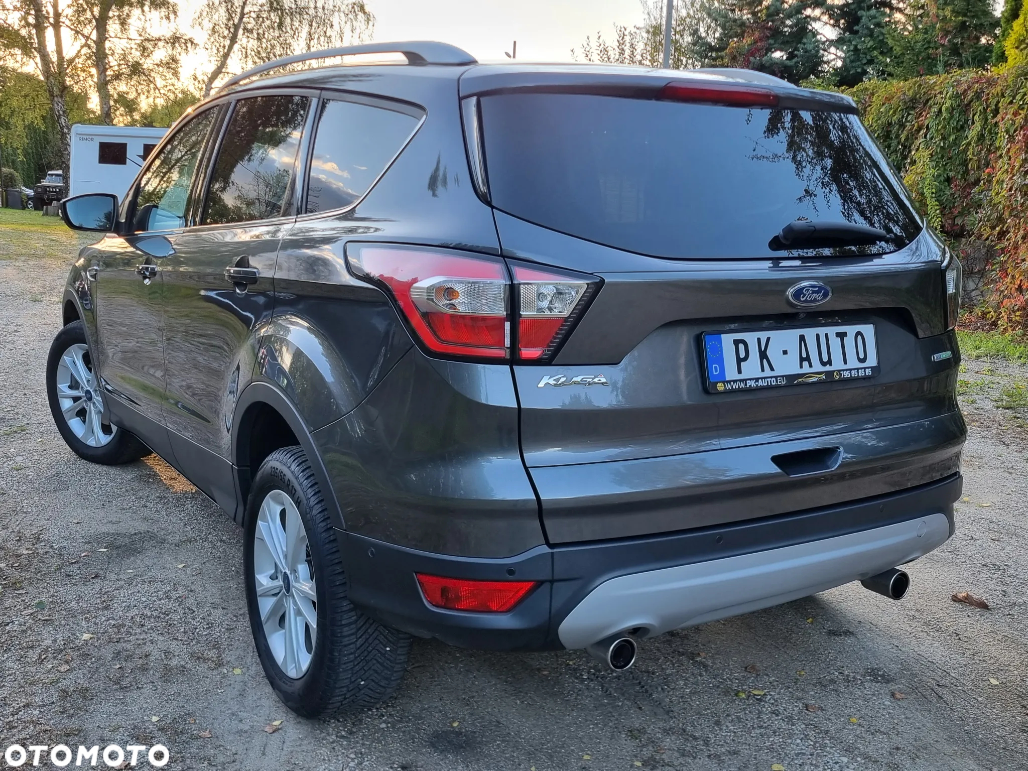 Ford Kuga 1.5 EcoBoost 2x4 Titanium - 4