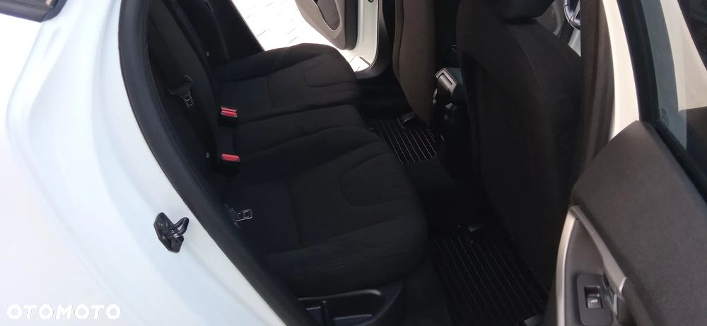 Volvo V40 - 18