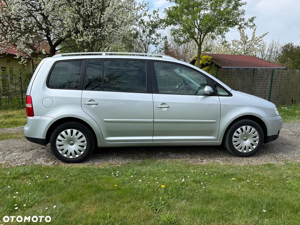 Volkswagen Touran 2.0 TDI Highline - 2
