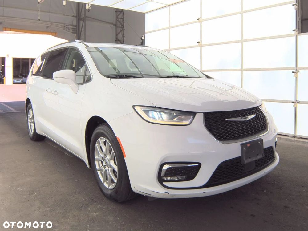 Chrysler Pacifica - 1