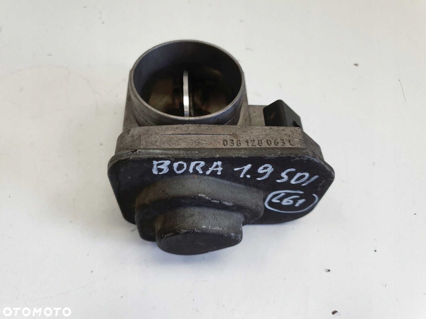 VW Bora 1.9 SDI PRZEPUSTNICA 038128063C - 1