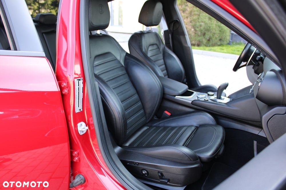 Alfa Romeo Giulia 2.0 Turbo 16V AT8-Q4 Veloce Ti - 30
