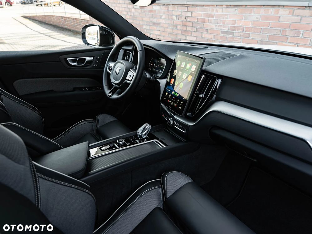 Volvo XC 60 B5 B AWD Plus Dark - 23