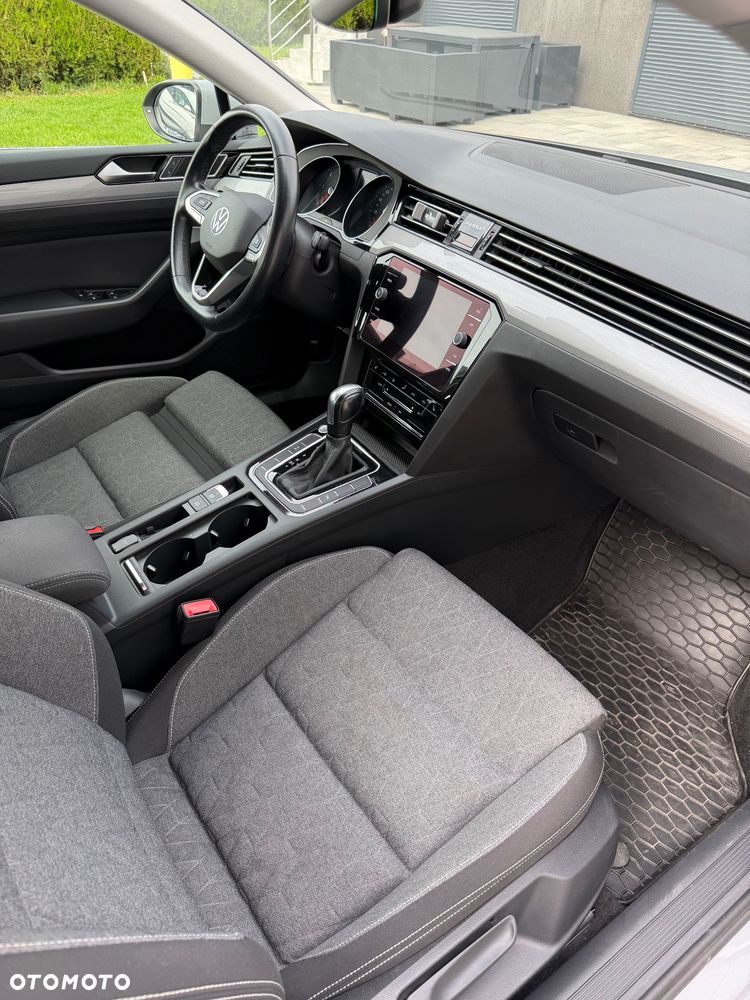 Volkswagen Passat - 16
