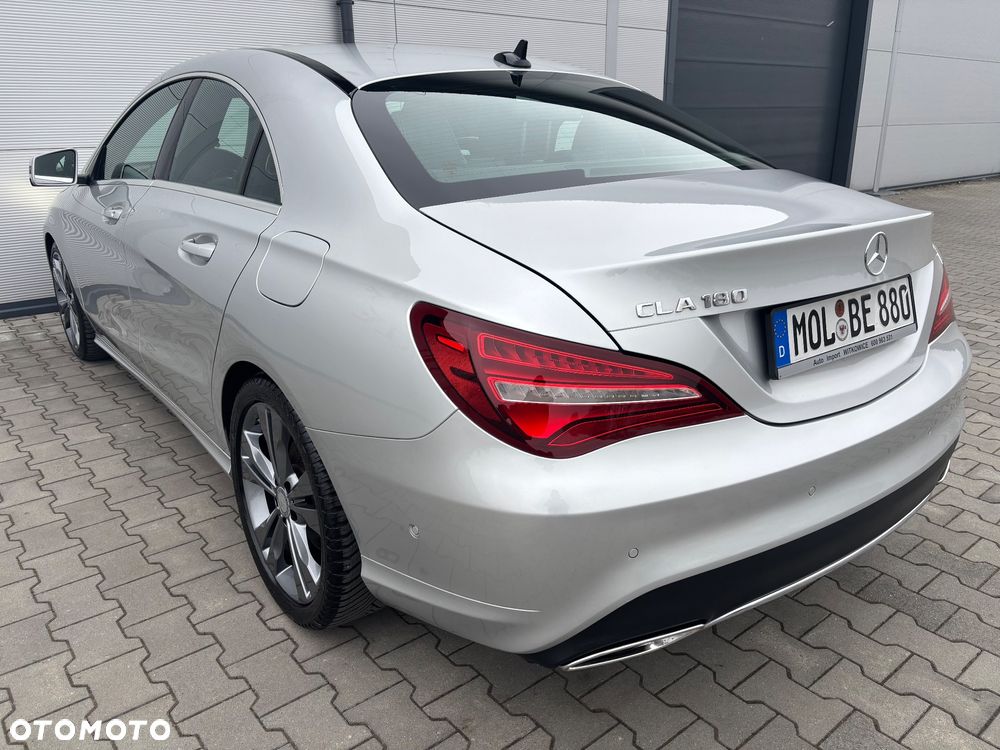 Mercedes-Benz CLA 180 7G-DCT Urban - 18