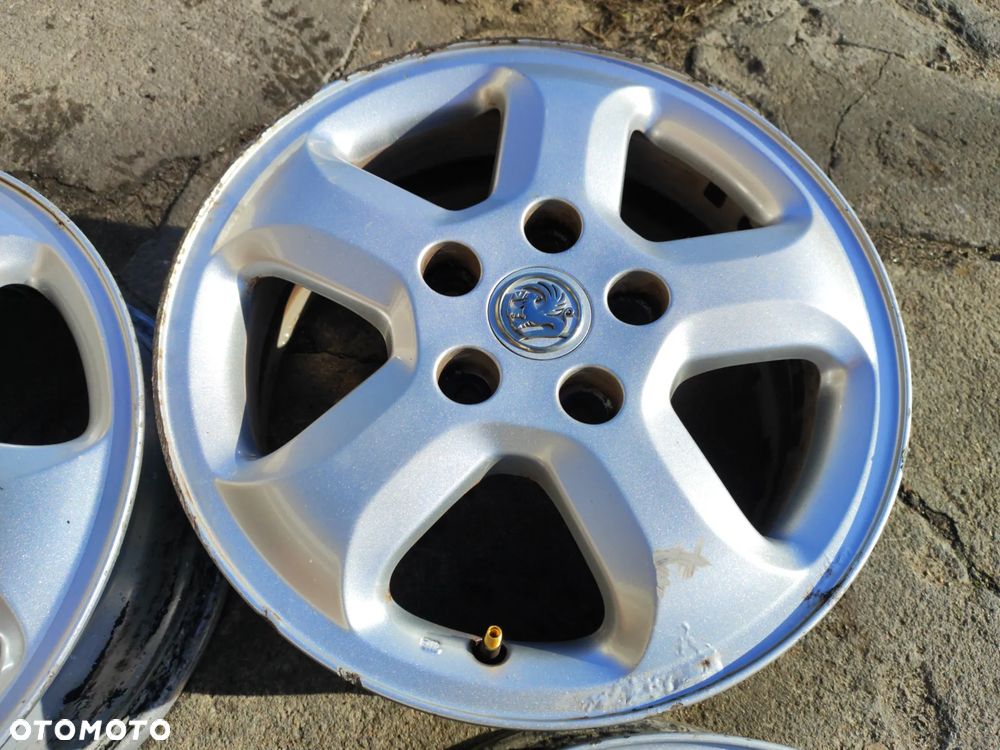 Alufelgi 16" 5x118 Trafic Vivaro Ducato Boxer Jumper Ładne! komplet 4 sztuki, średnica 16", rozstaw śrub 5x118, otwór centrujący 71,1 mm, ET50, szerokość 6", produkcja Ronal. Pasują do takich aut jak Renault Trafic, Opel Vivaro, Fiat Ducato, Citroen Jumper, Peugeot Boxer, Nissan Primastar. - 4