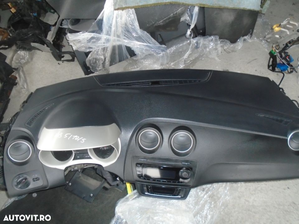 Plansa de bord cu airbag pasager si airbag volan Seat Ibiza din 2010 volan pe stanga - 3