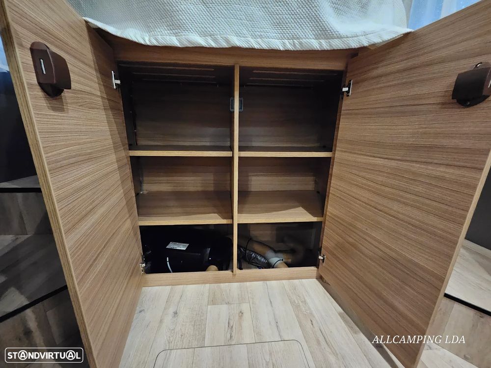 Dethleffs Trend Cama central+Basculante - 49