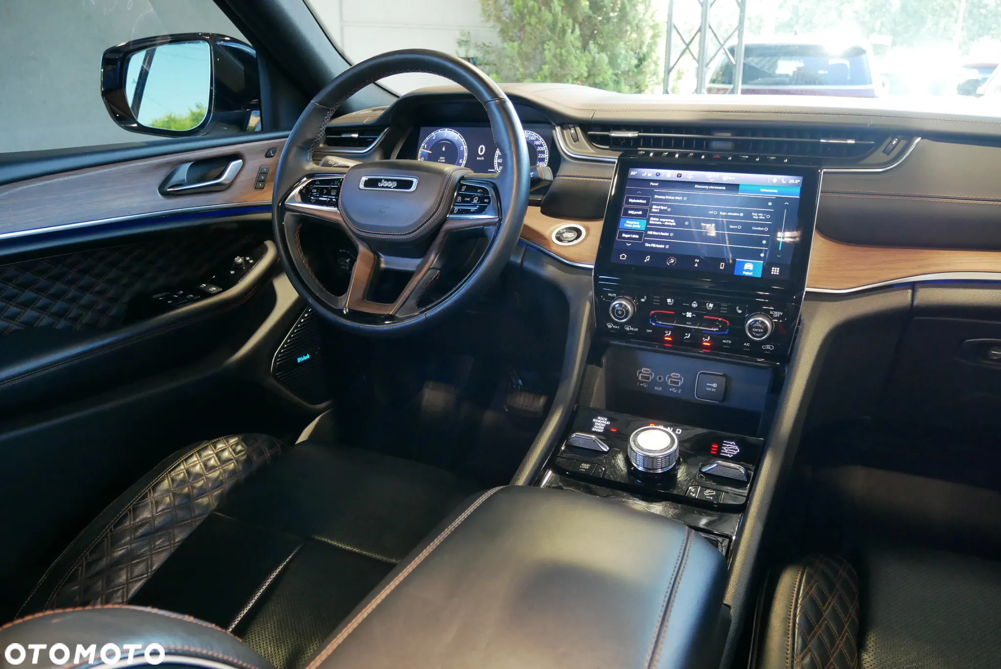 Jeep Grand Cherokee - 19
