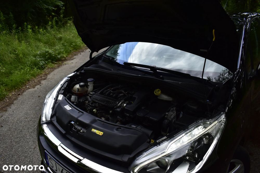 Peugeot 208 - 22