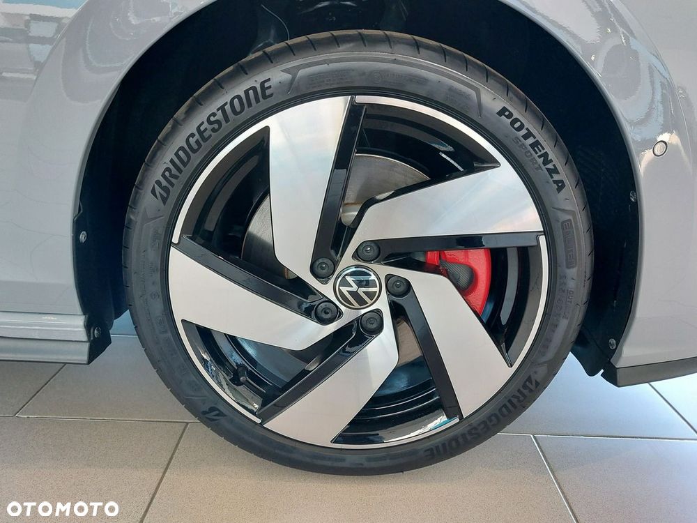 Volkswagen Golf - 10